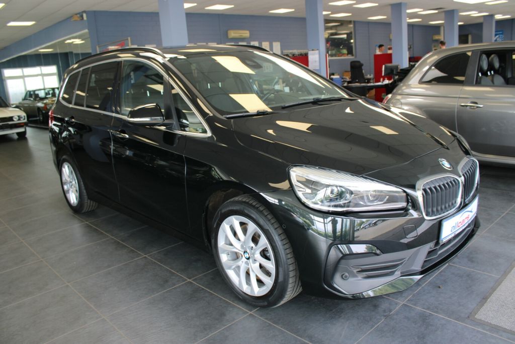 BMW 218 — hlavná fotografia