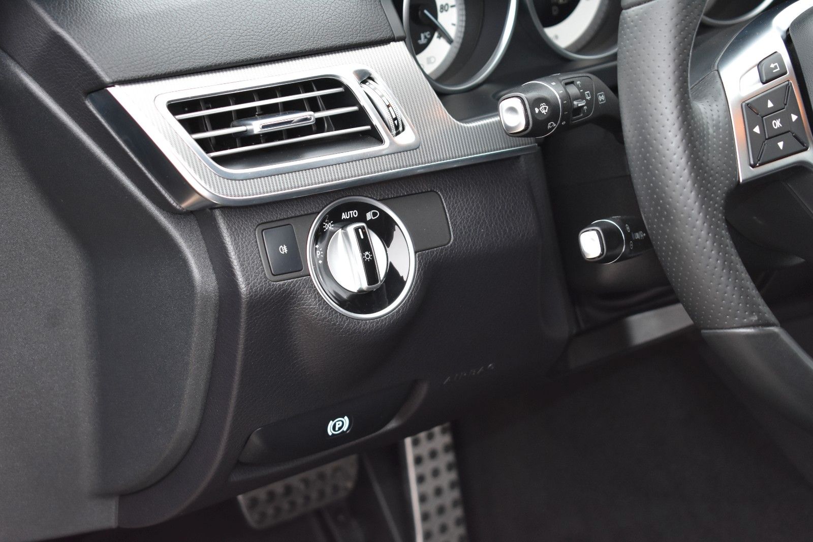 Fahrzeugabbildung Mercedes-Benz E 400 T Edition 4Matic AMG Night-Paket AHK