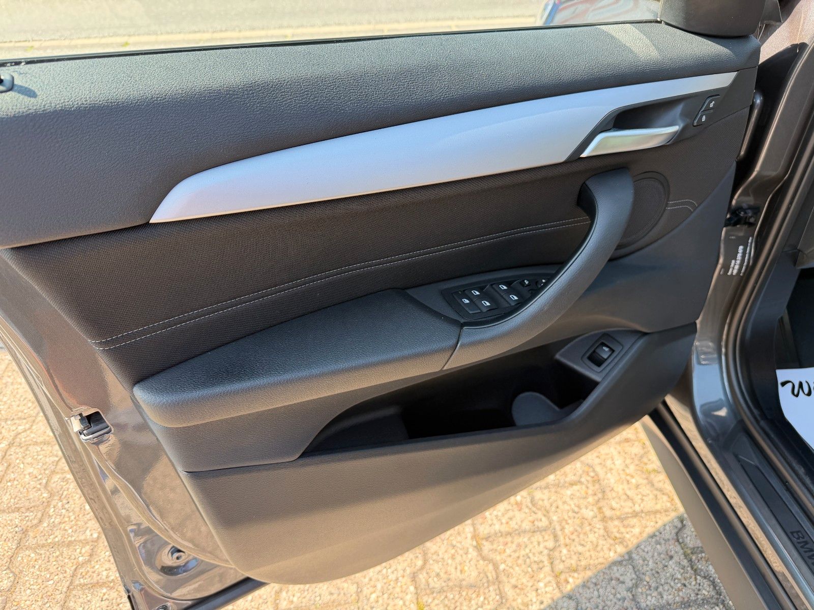 Fahrzeugabbildung BMW X1 xDrive 20 d 1.HD HUD AHK AUTOMATIK LED KAMERA