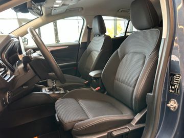 Ford Focus Lim. Titanium *Navi*AHK*LED*
