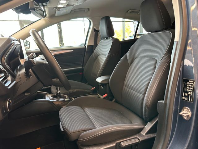 Ford Focus Lim. Titanium *Navi*AHK*LED*