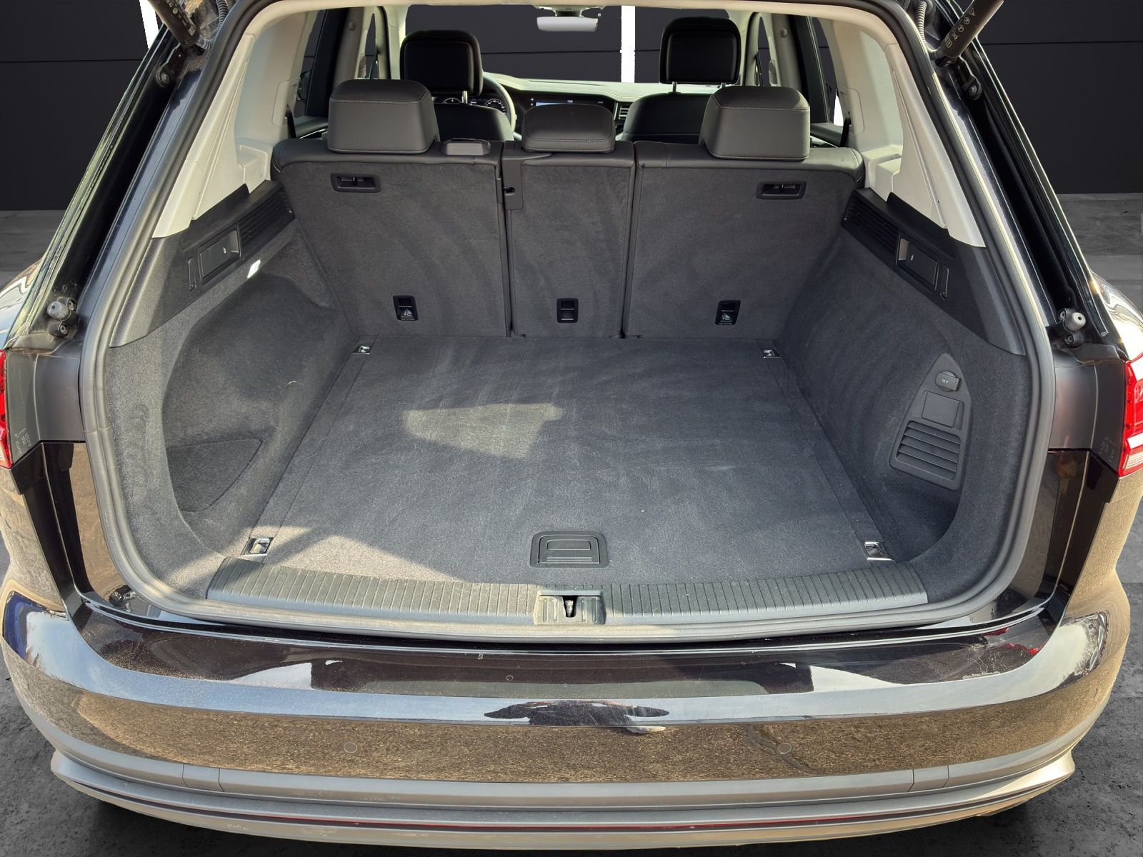 Fahrzeugabbildung Volkswagen Touareg 4M TDI DSG LED ACC STH SH LRHzg RearView