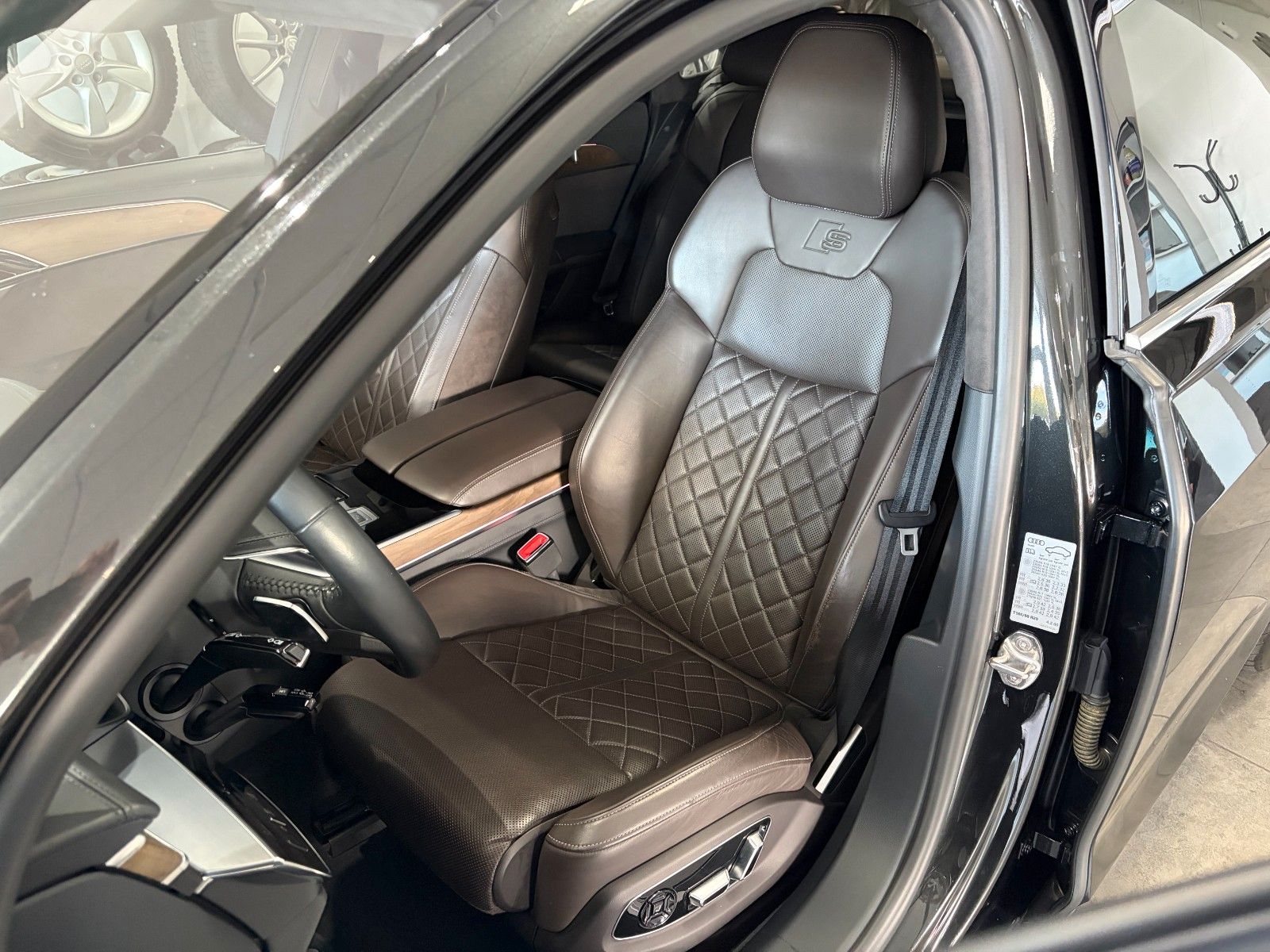 Audi A8 50 TDI Voll TV Matrix B&O-Advanced 4xMassage foto 22