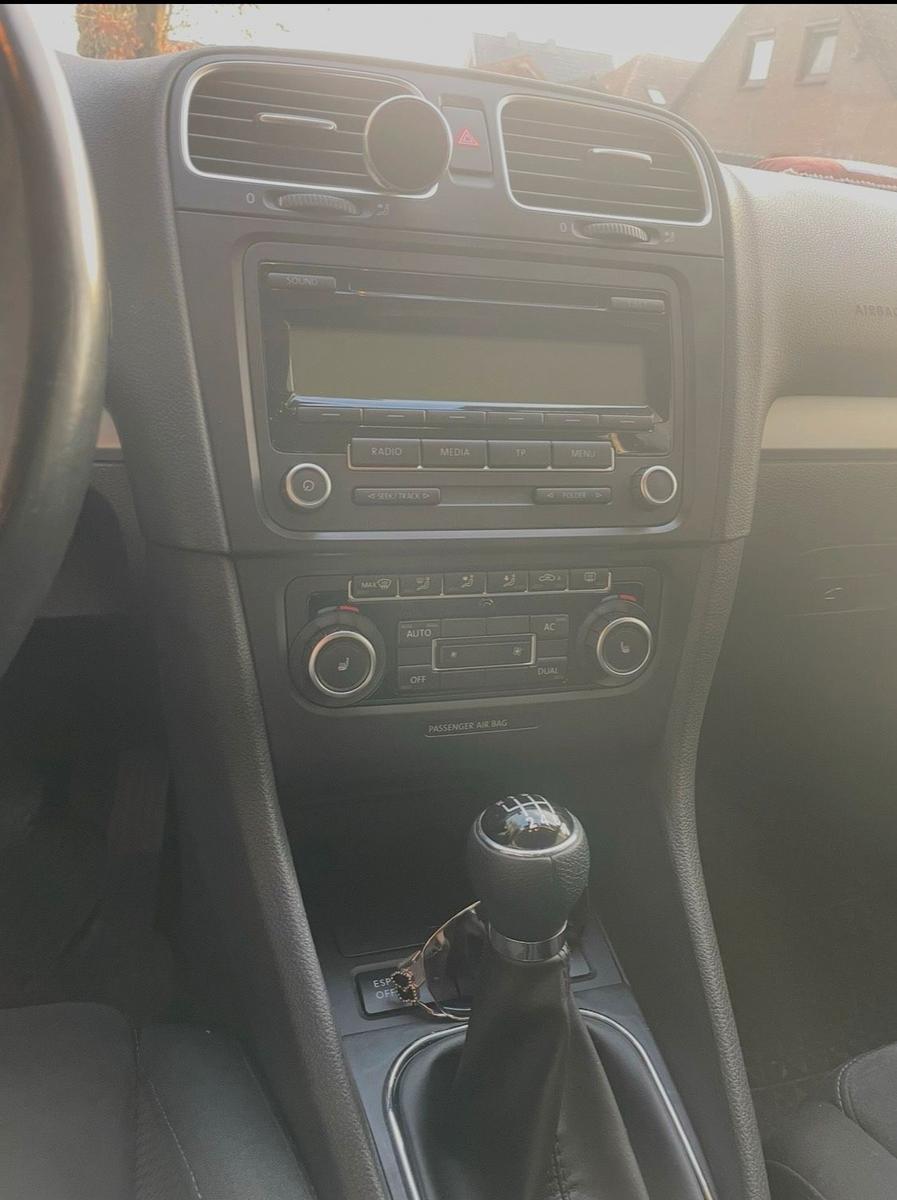 Volkswagen Golf 2009 — interior