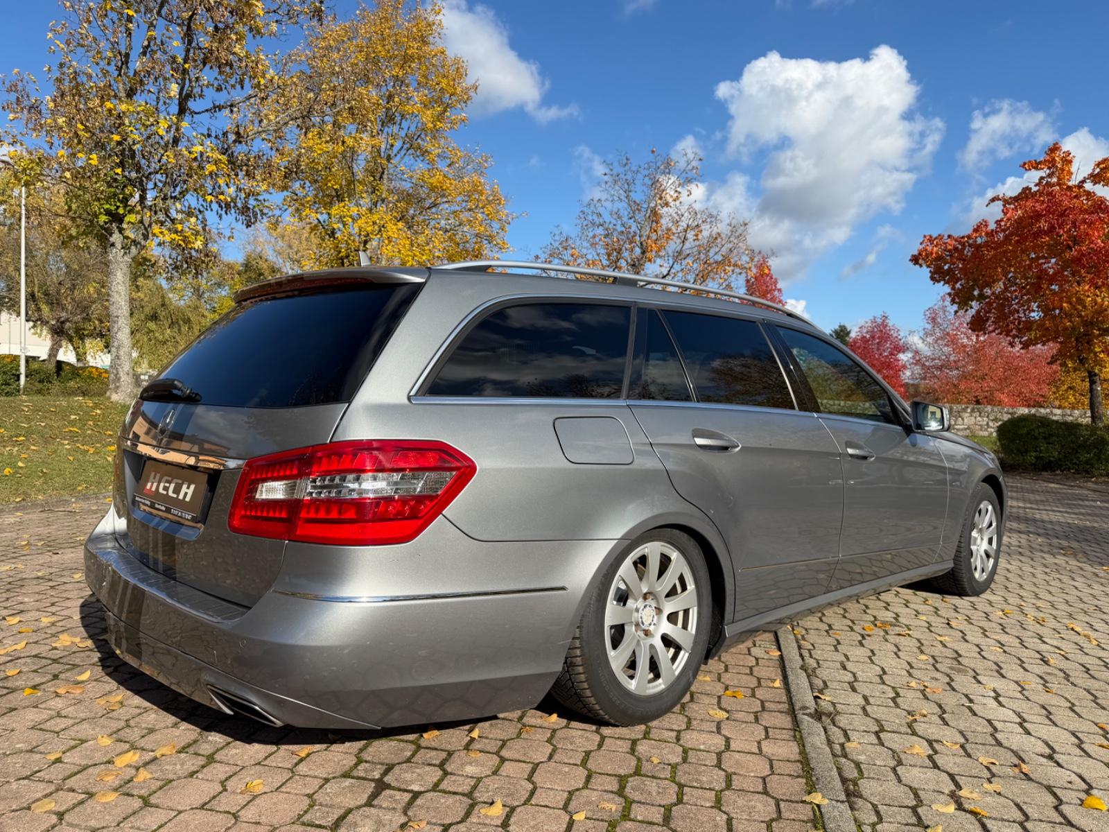 Mercedes-Benz E300 2012 — photo 22
