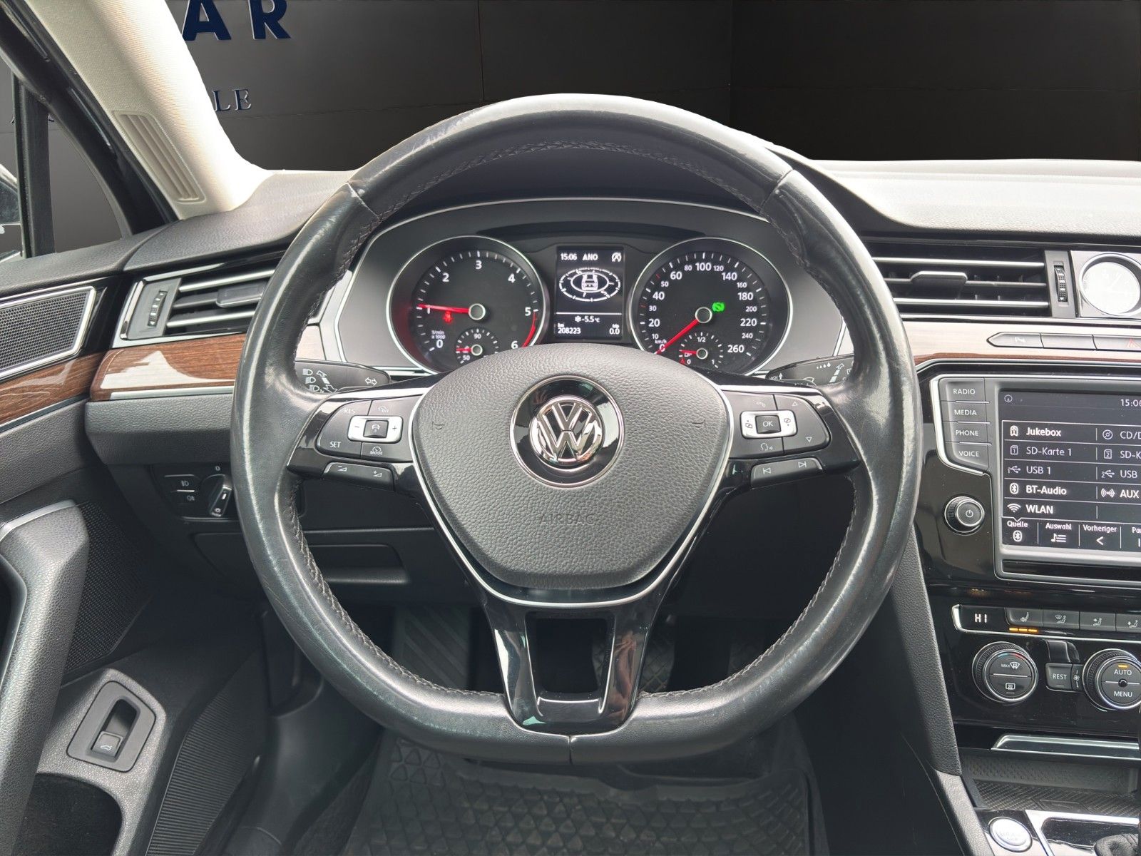 Fahrzeugabbildung Volkswagen Passat Massage/Pano/Sitzheiz/ACC *Zahnriemen neu