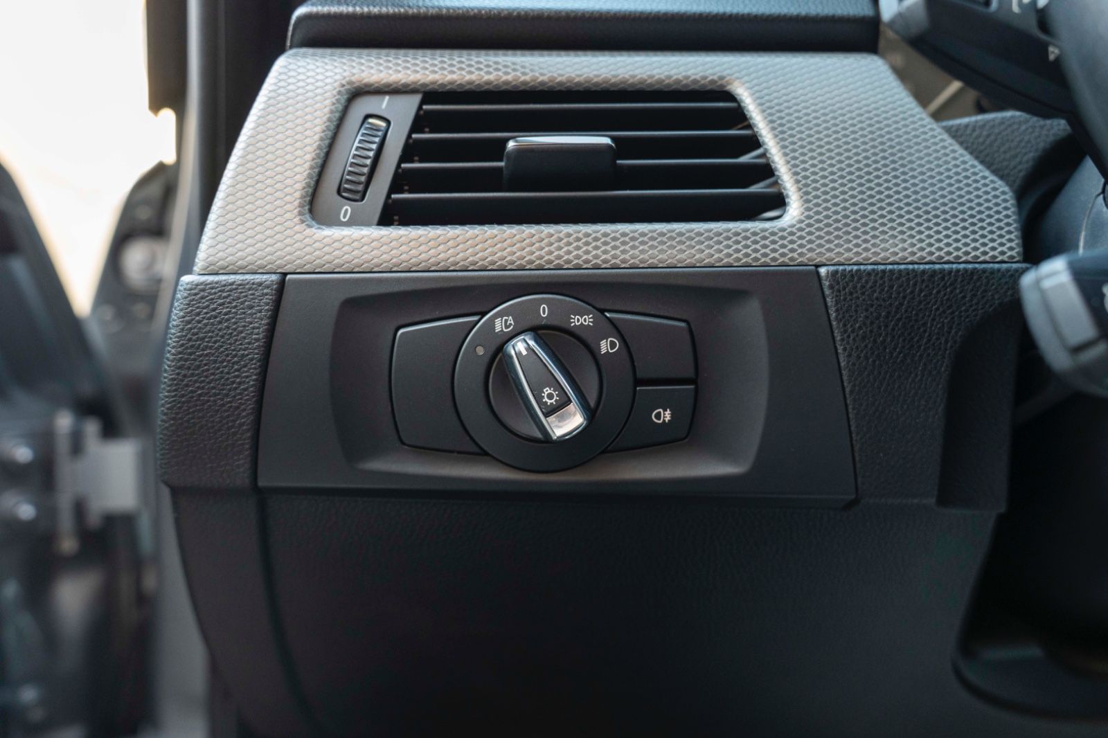 Fahrzeugabbildung BMW 335iS Coupé M PDC BIXENON TEMPOMAT LEDER DKG