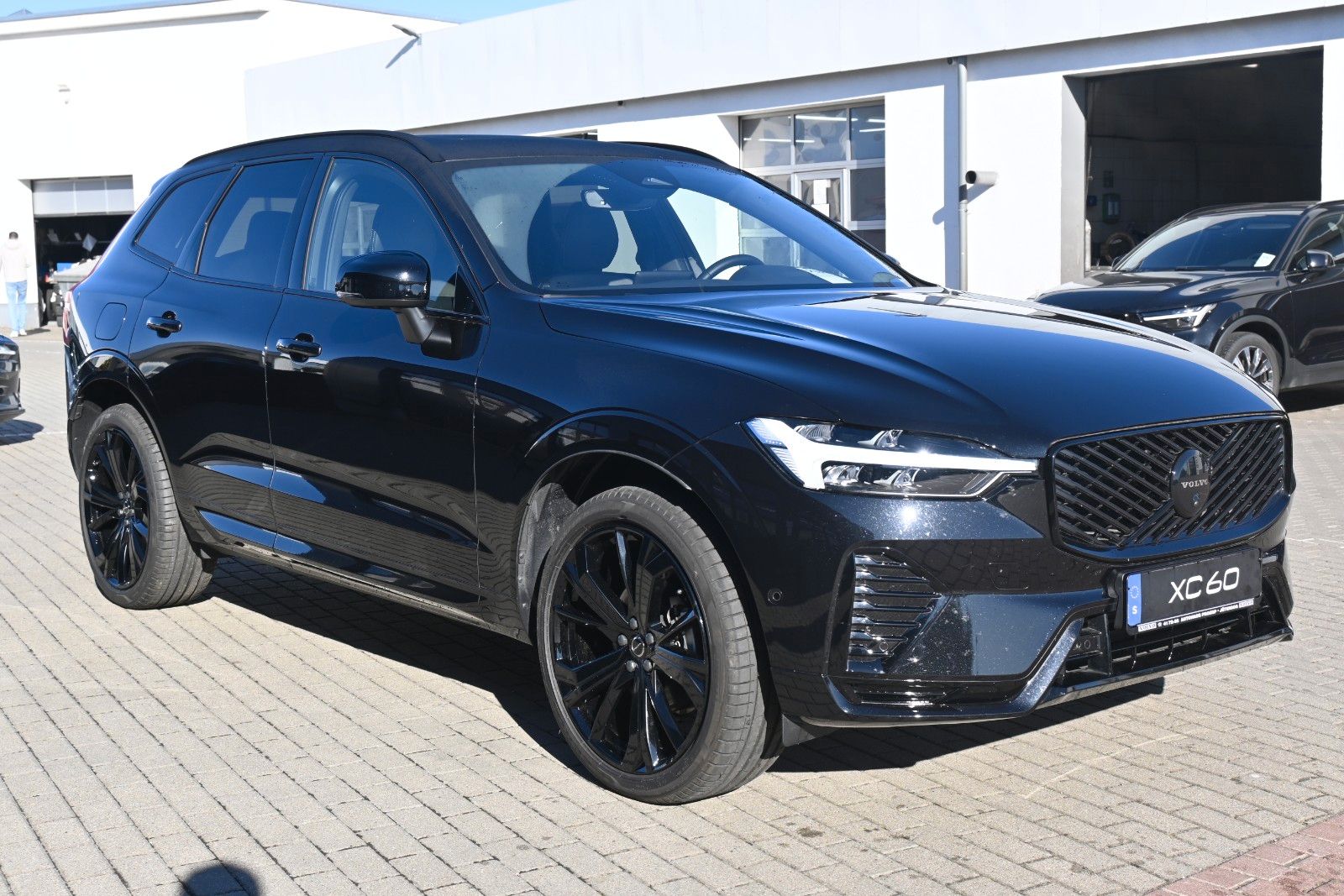 Fahrzeugabbildung Volvo XC60 B5 AWD Plus Black Edition*FSHZG*PANO*360°*