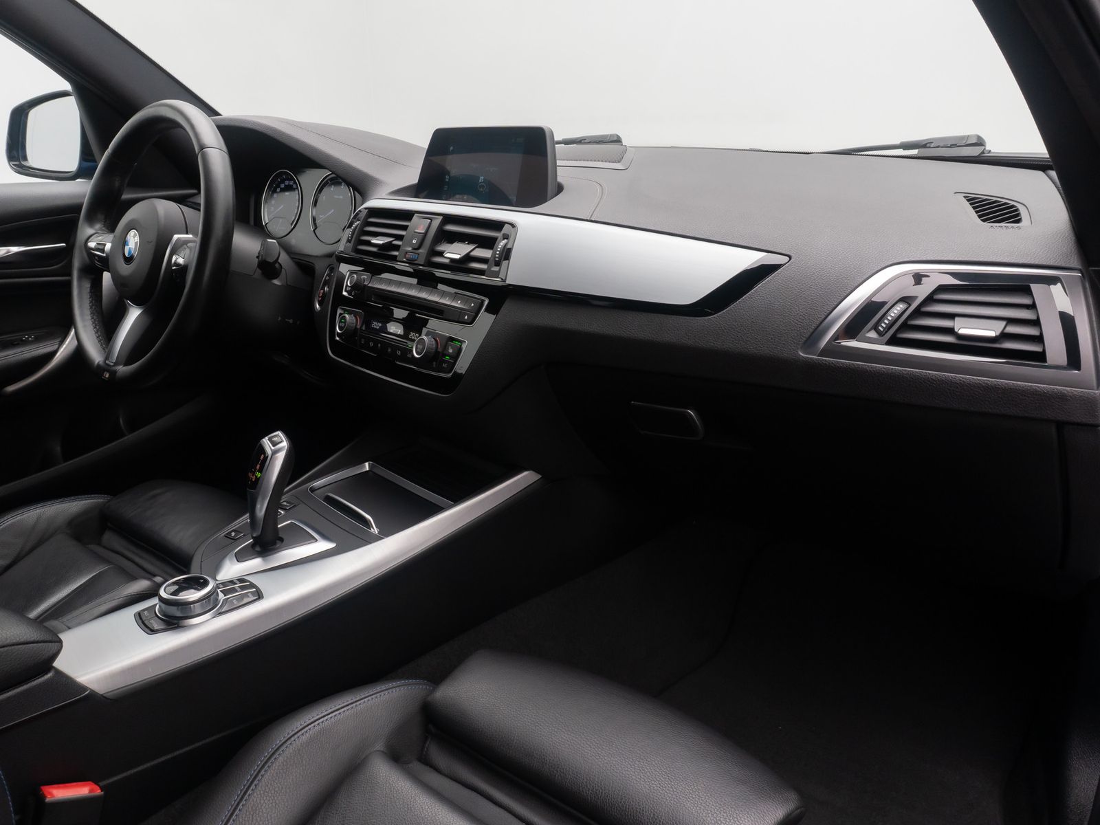Fahrzeugabbildung BMW 116d MSport ParkAs DAB HiFi Leder Geschwindigreg