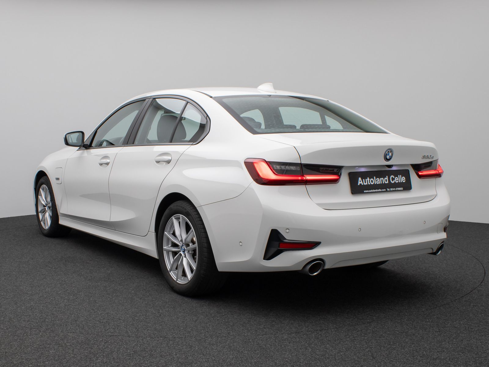 Fahrzeugabbildung BMW 320e 360°DAB WLAN CockPiPro DrivAssis LED Alarm