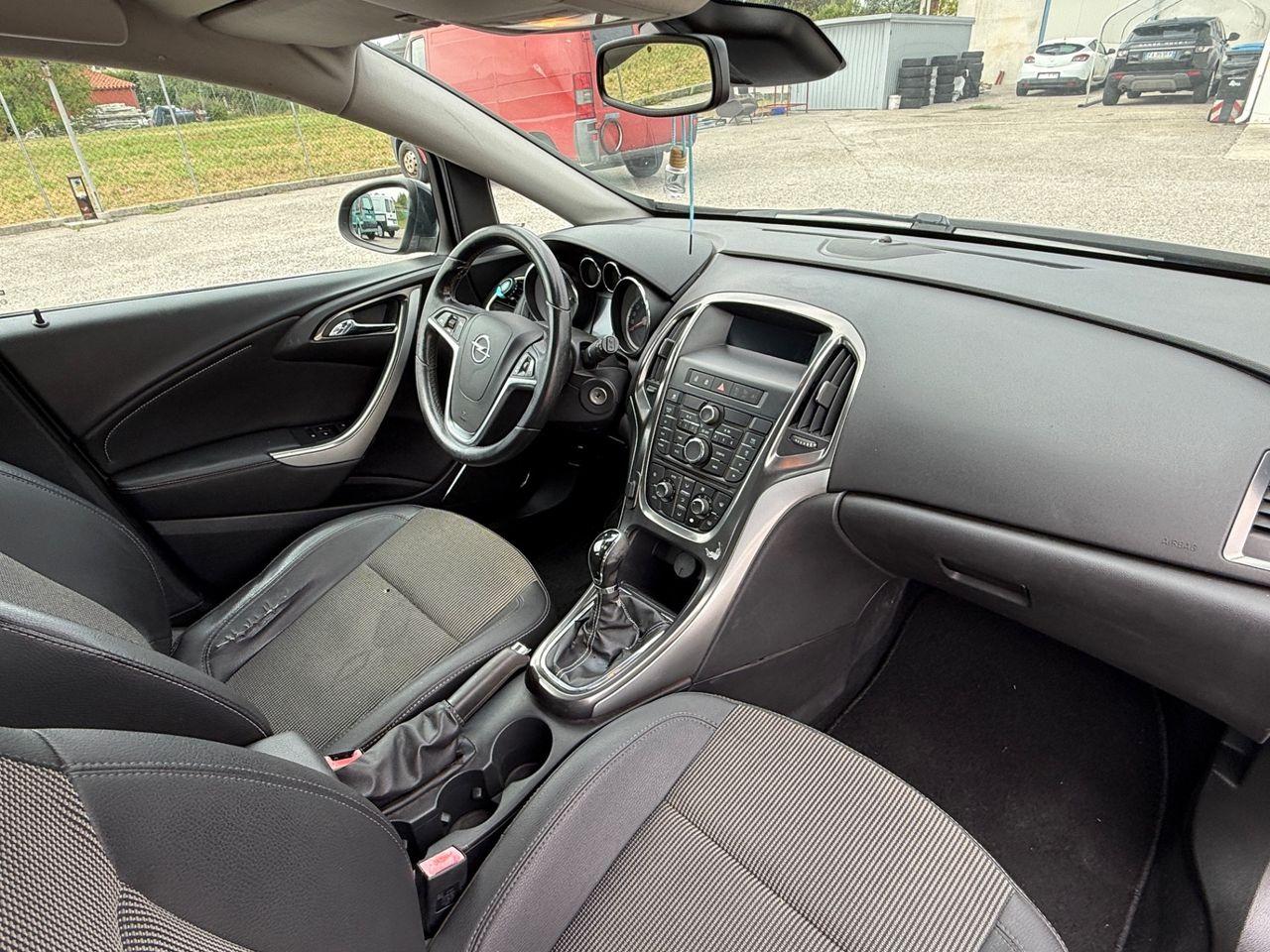 Opel Astra 2013 — photo 13