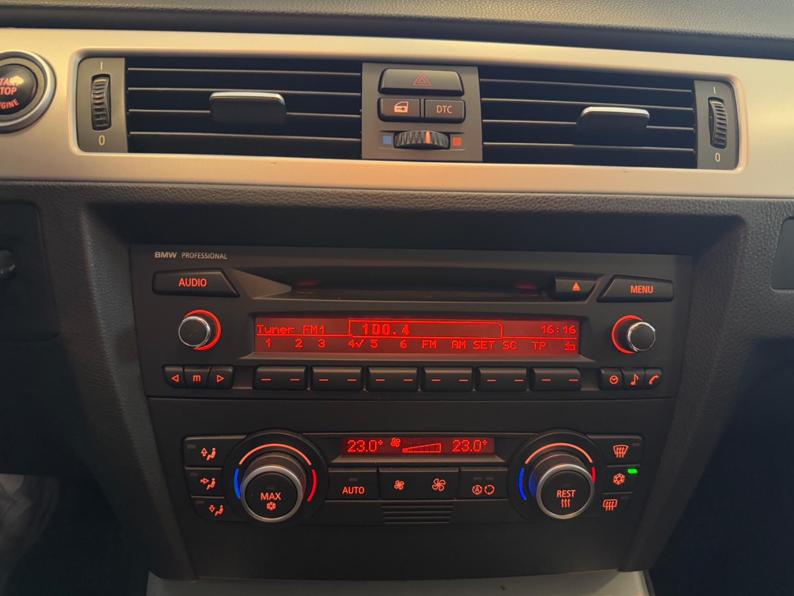 BMW 318 2009 — photo 15