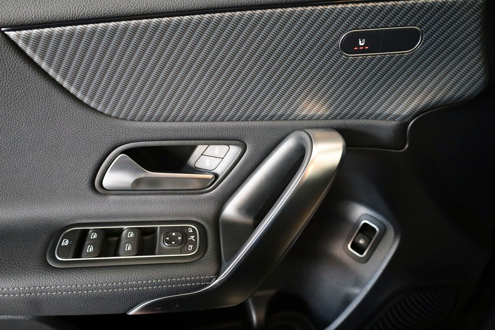 Fahrzeugabbildung Mercedes-Benz A 250 e, Progressive, Leder,Navi,LED,SH,Facelift