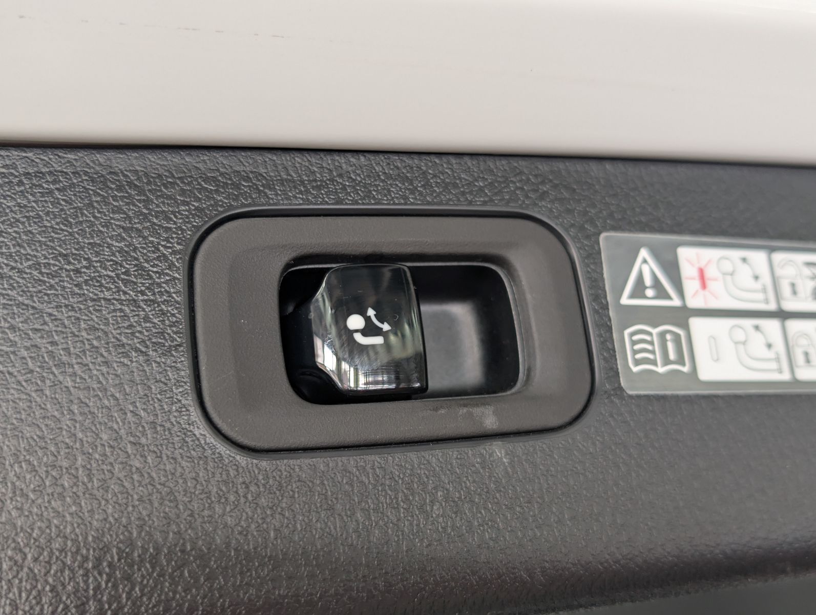 Fahrzeugabbildung Mercedes-Benz C 200 d T Avantgarde AHK PANO MBUX LEDER BURMEST