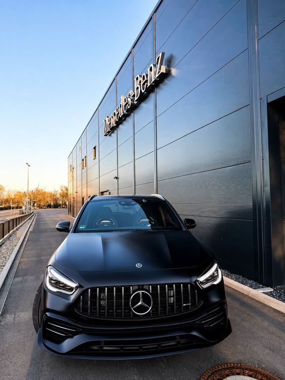 Image of Mercedes-Benz GLA 35 AMG