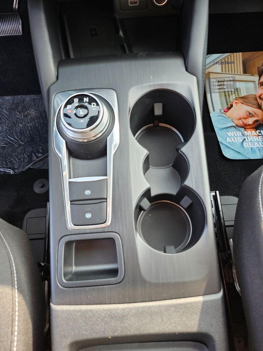 Fahrzeugabbildung Ford Kuga Hybrid Titanium