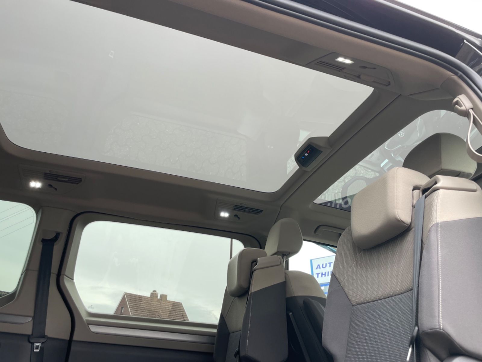 Fahrzeugabbildung Volkswagen T7 Multivan 1.4 eHybrid DSG Navi/IQ/ACC/LÜ Lang