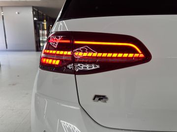 Volkswagen Golf - 8