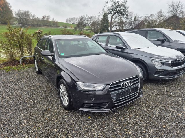 Audi A4 Avant Attraction--XENON--NAVI--SHZ--PDC--AHK-