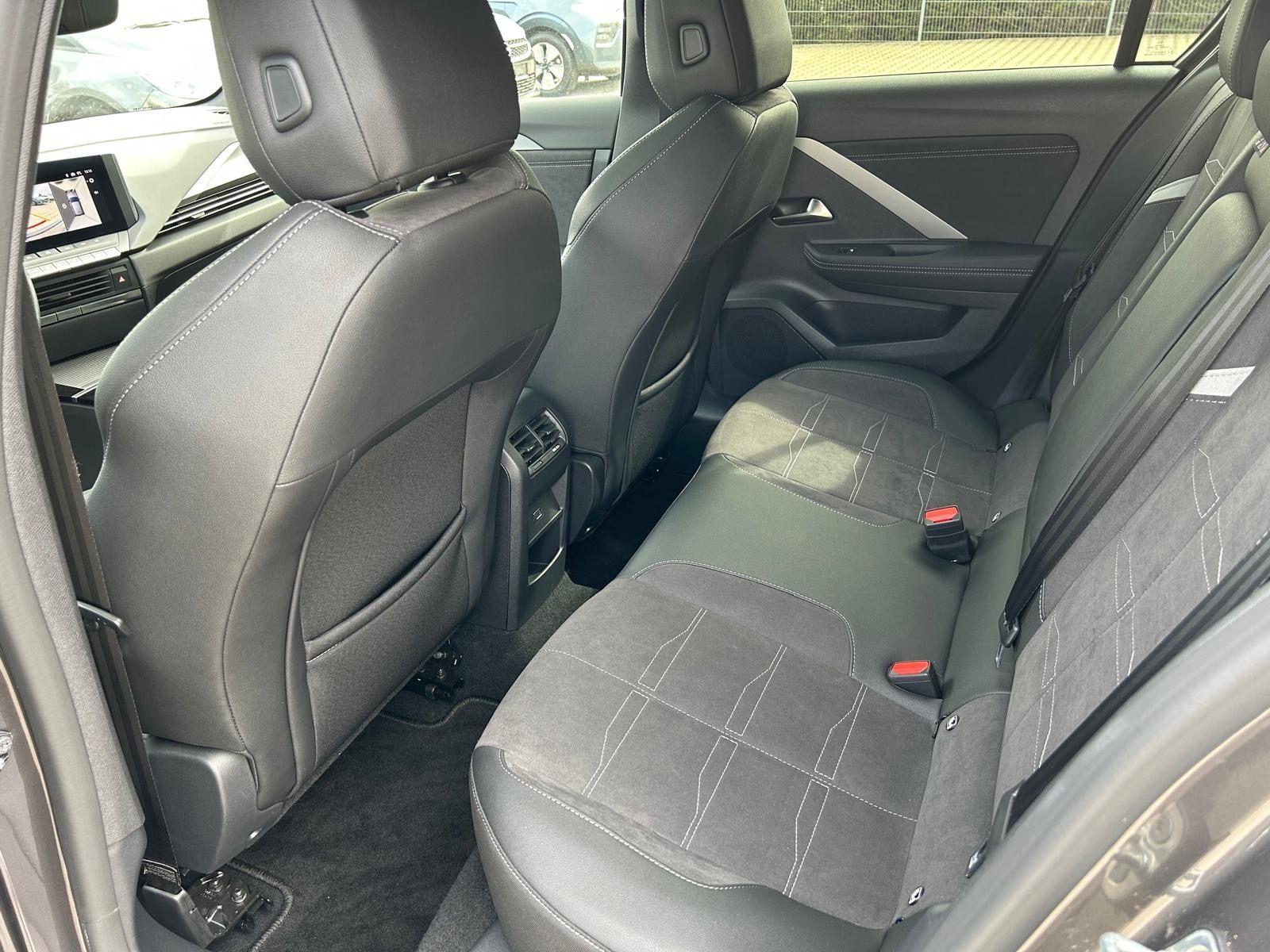 Fahrzeugabbildung Opel Astra Ultimate°Pano°Kamera°LED°Leder°HeadUp°
