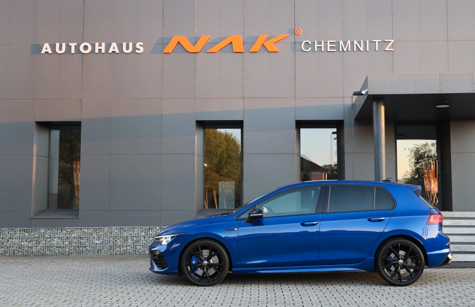 Volkswagen Golf VIII Lim. R 4Motion Akrapovič Harman Matrix foto 4
