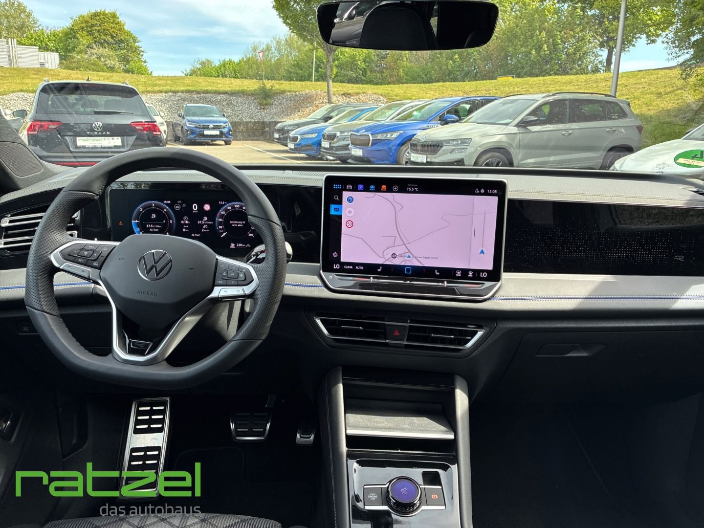 Fahrzeugabbildung Volkswagen Tiguan 2.0 TDI DSG R-Line HUD AHK Kamera IQ Driv