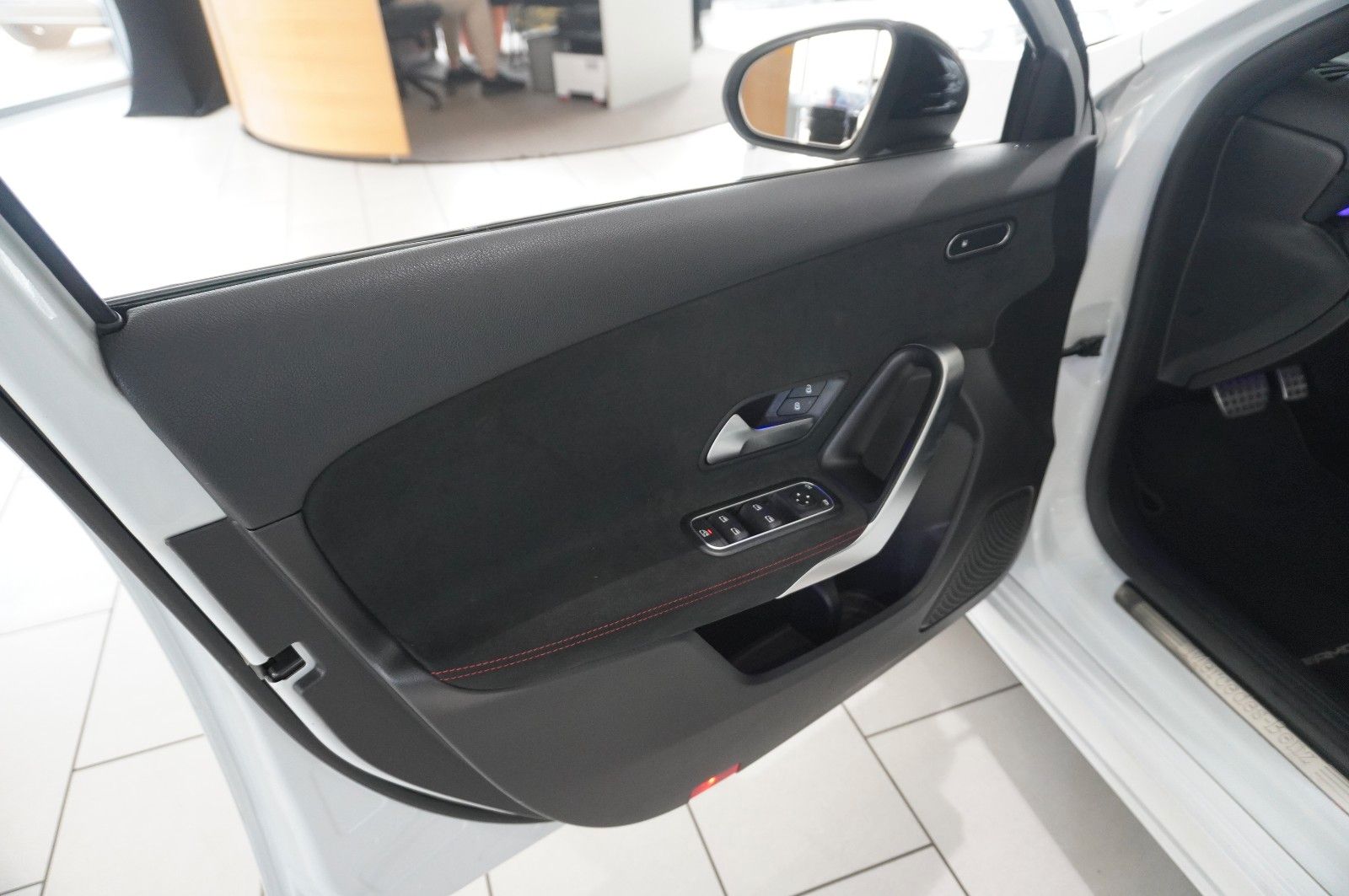 Fahrzeugabbildung Mercedes-Benz A 180 AMG LINE 7G-DCT NAVI/LED/VIRT./KAMERA/DAB+