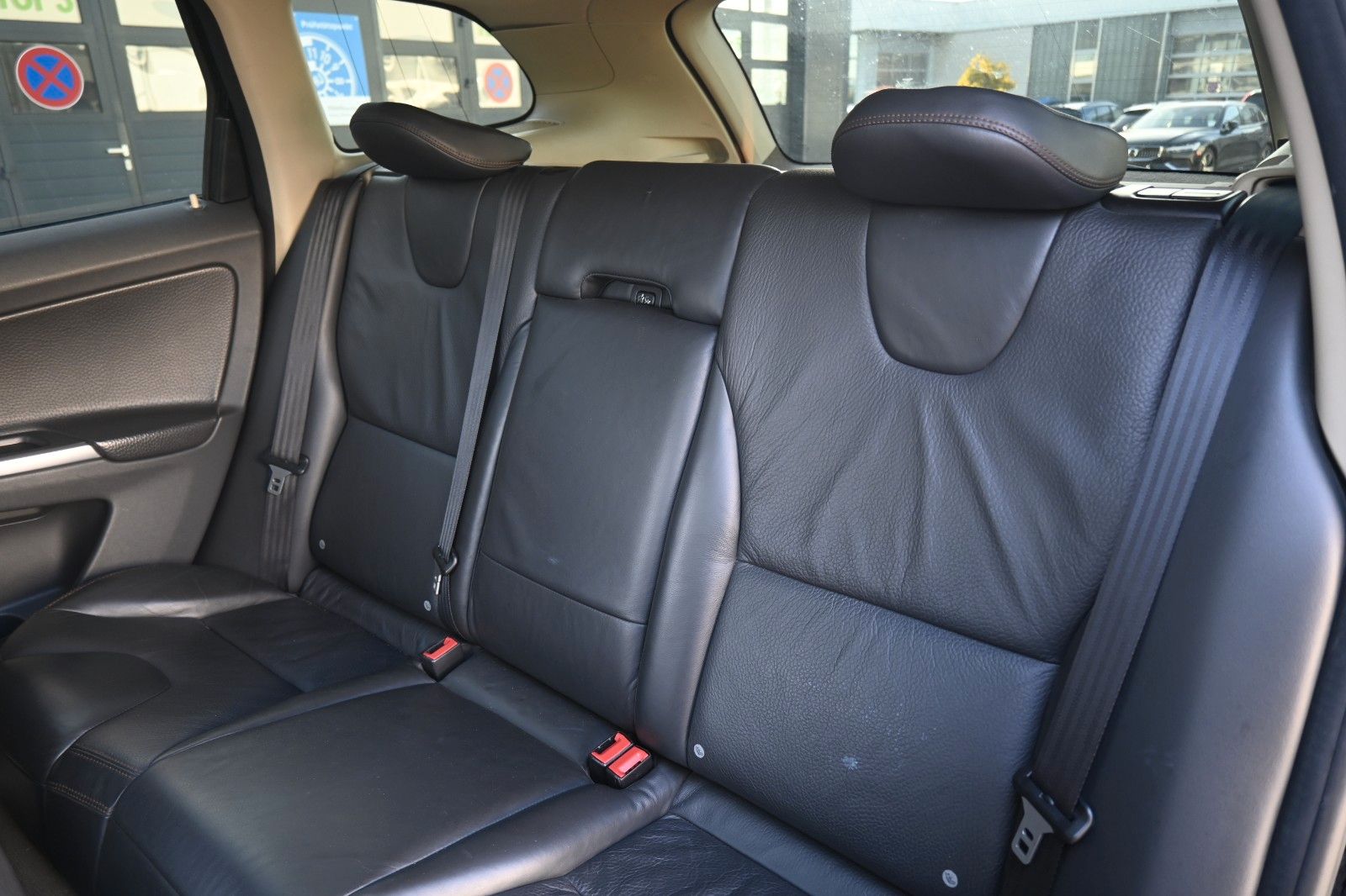 Fahrzeugabbildung Volvo XC60 3.2L 6-Zylinder