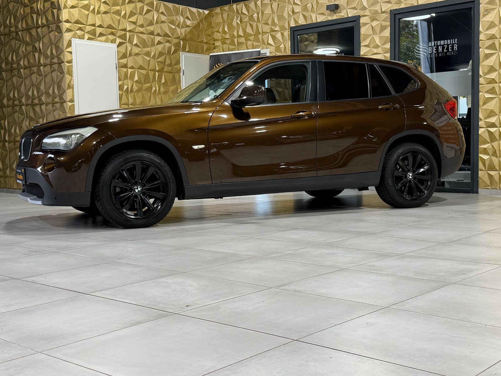 Fahrzeugabbildung BMW X1 20 i sDrive/NAVI/LEDER/XENON/KAMERA