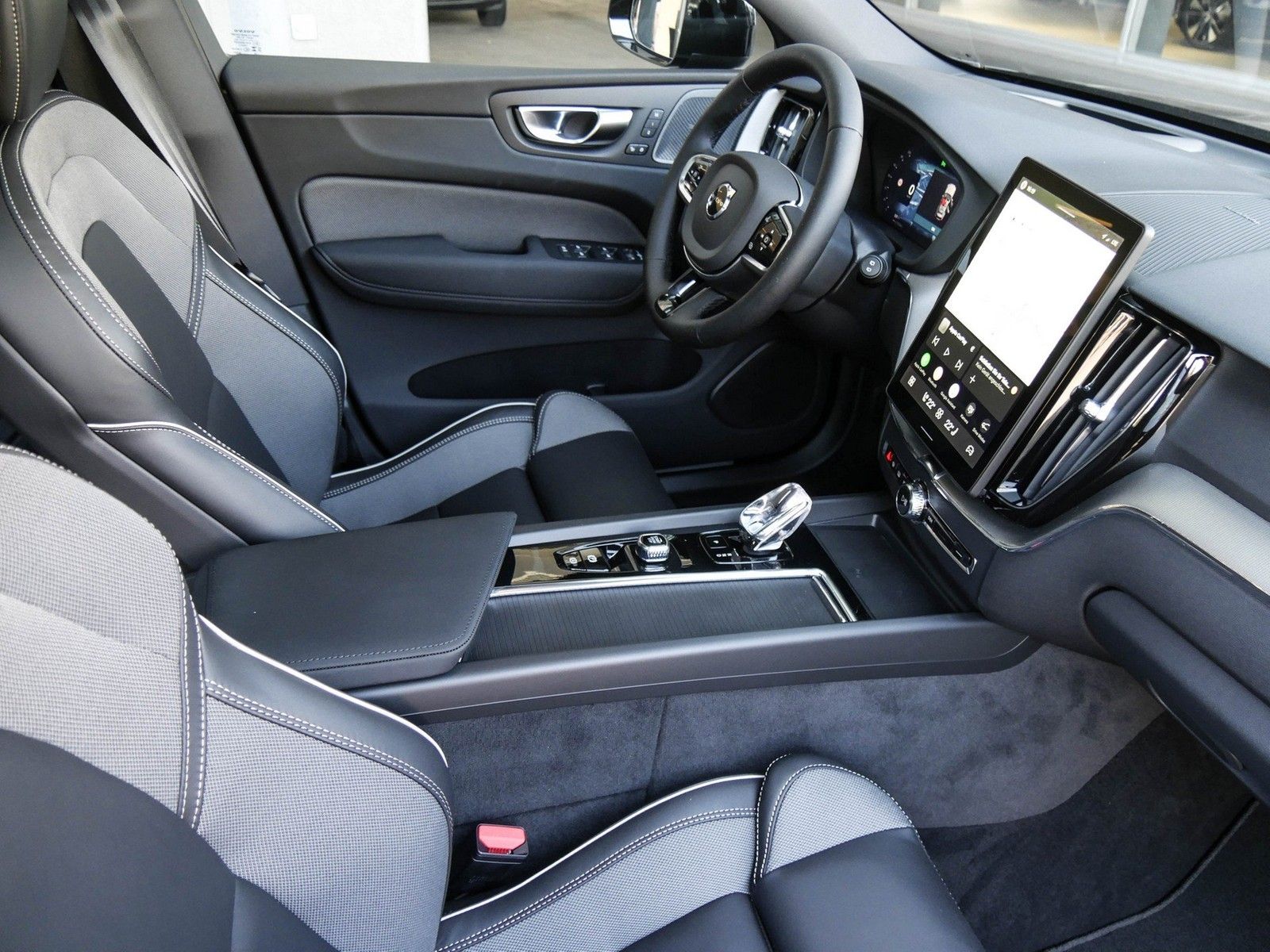 Volvo XC60 T8 Plus Black Edition AWD Übernahme ab Deze imagem 3