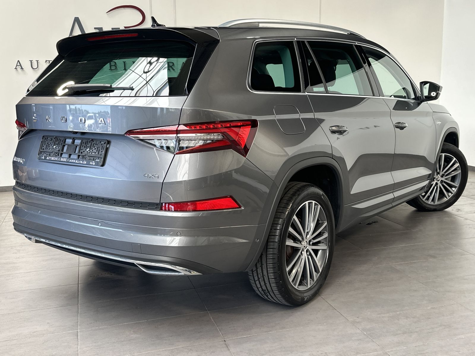 Fahrzeugabbildung SKODA Kodiaq 4x4 L&K NAV+MATRIX+360+PANO+AHK+STANDHEIZ
