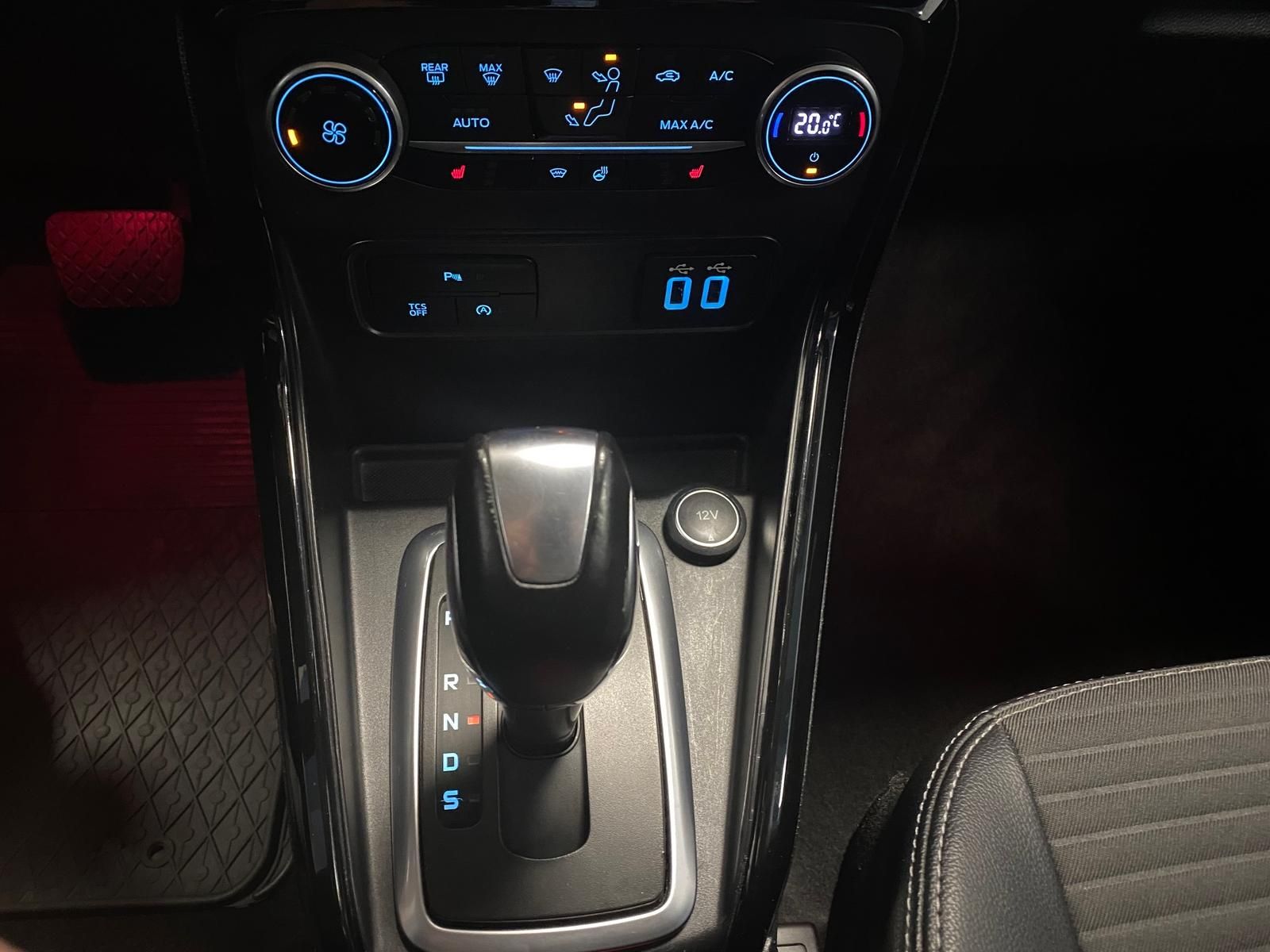 Fahrzeugabbildung Ford EcoSport 1.0 Titanium Automatik+AHK++NAVIGATION+