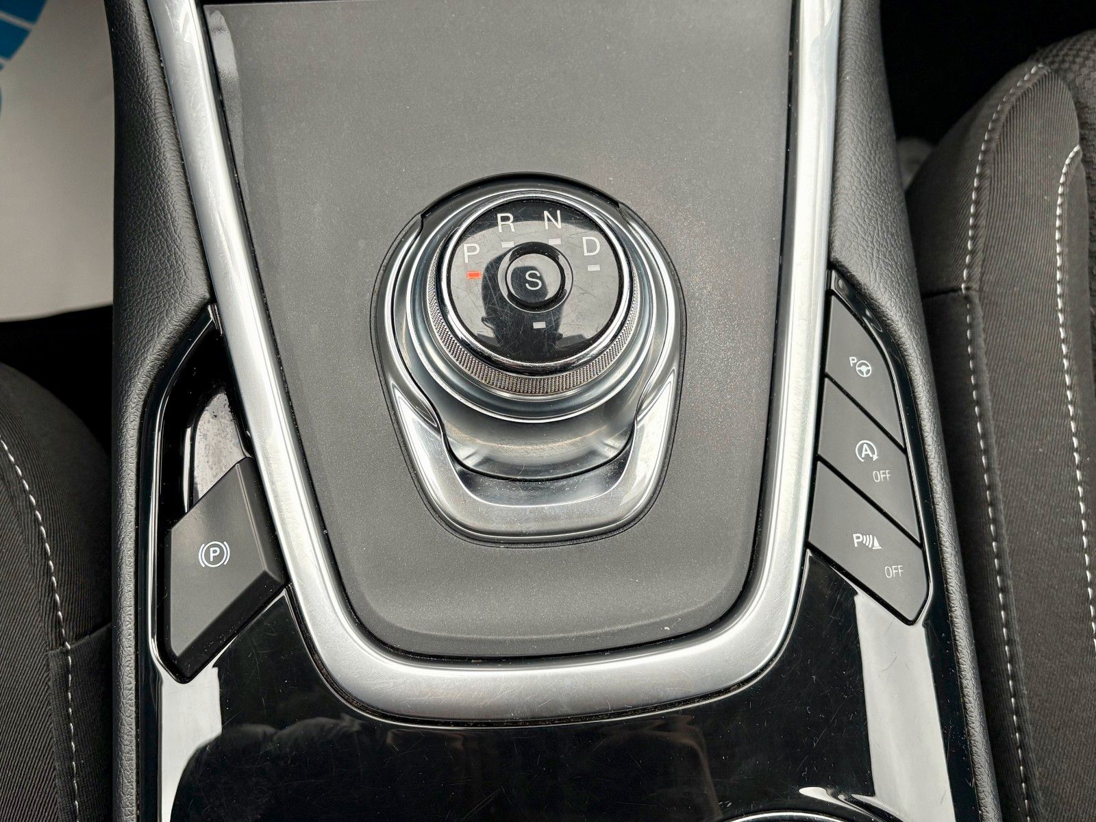 Fahrzeugabbildung Ford S-MAX 2.0 TITANIUM Aut. Navi LED 7-SITZER SPORTS