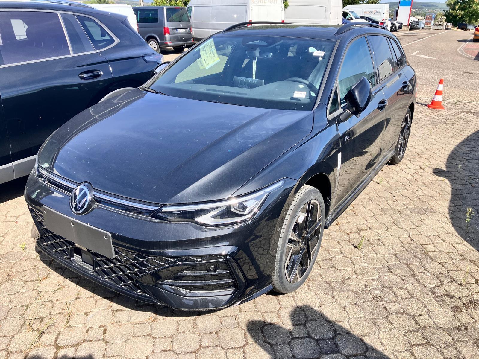 Volkswagen Golf 1.5 eTSI DSG R-Line Variant+Panorama+EasyOp