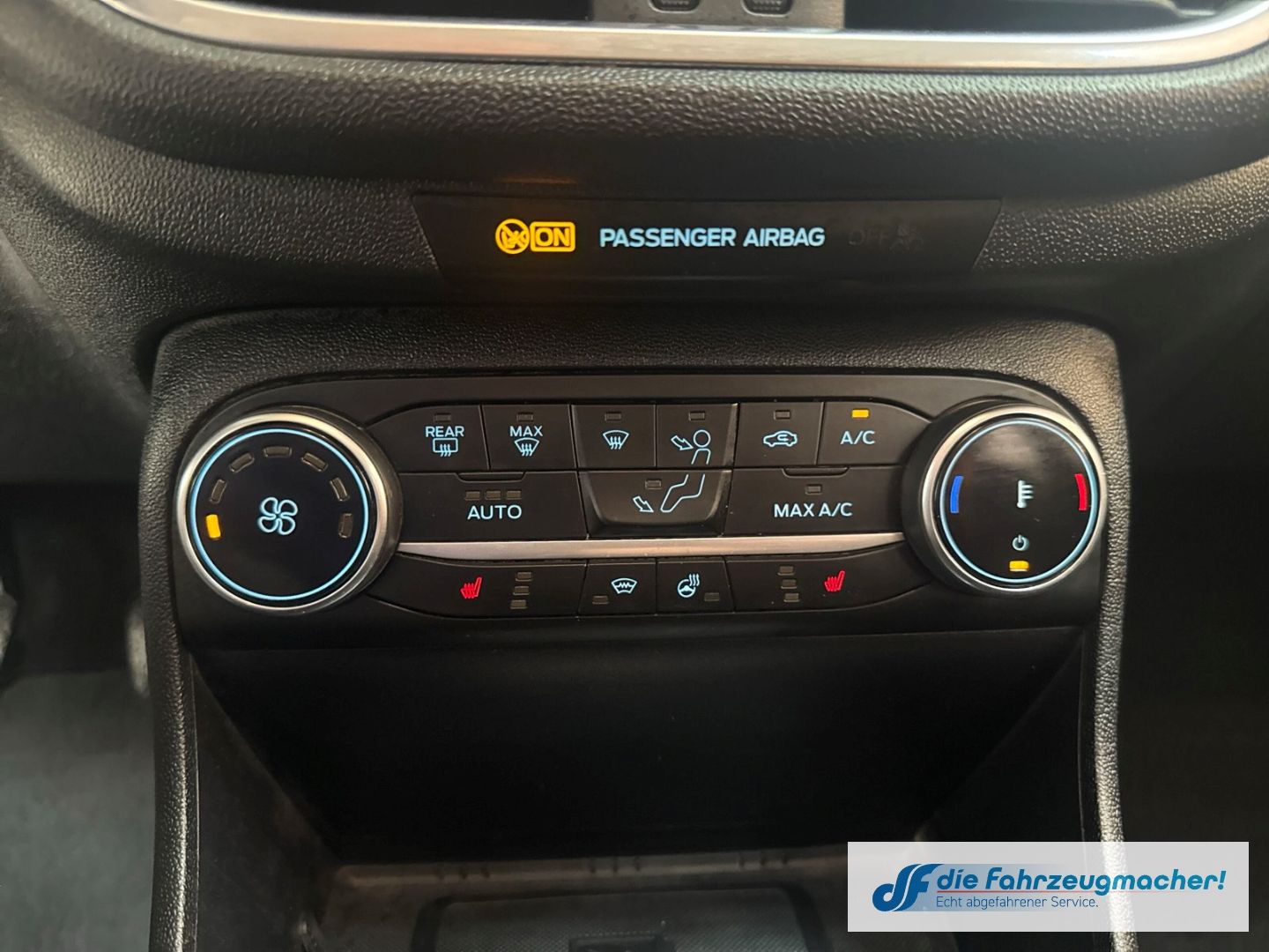 Fahrzeugabbildung Ford Fiesta Titanium Navi LED Blendfreies Fernl. Kurv