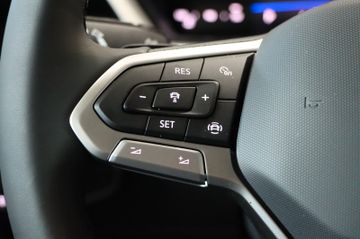 Volkswagen Touran 2.0 DSG R-Line 7-Sitze AHK Kamera