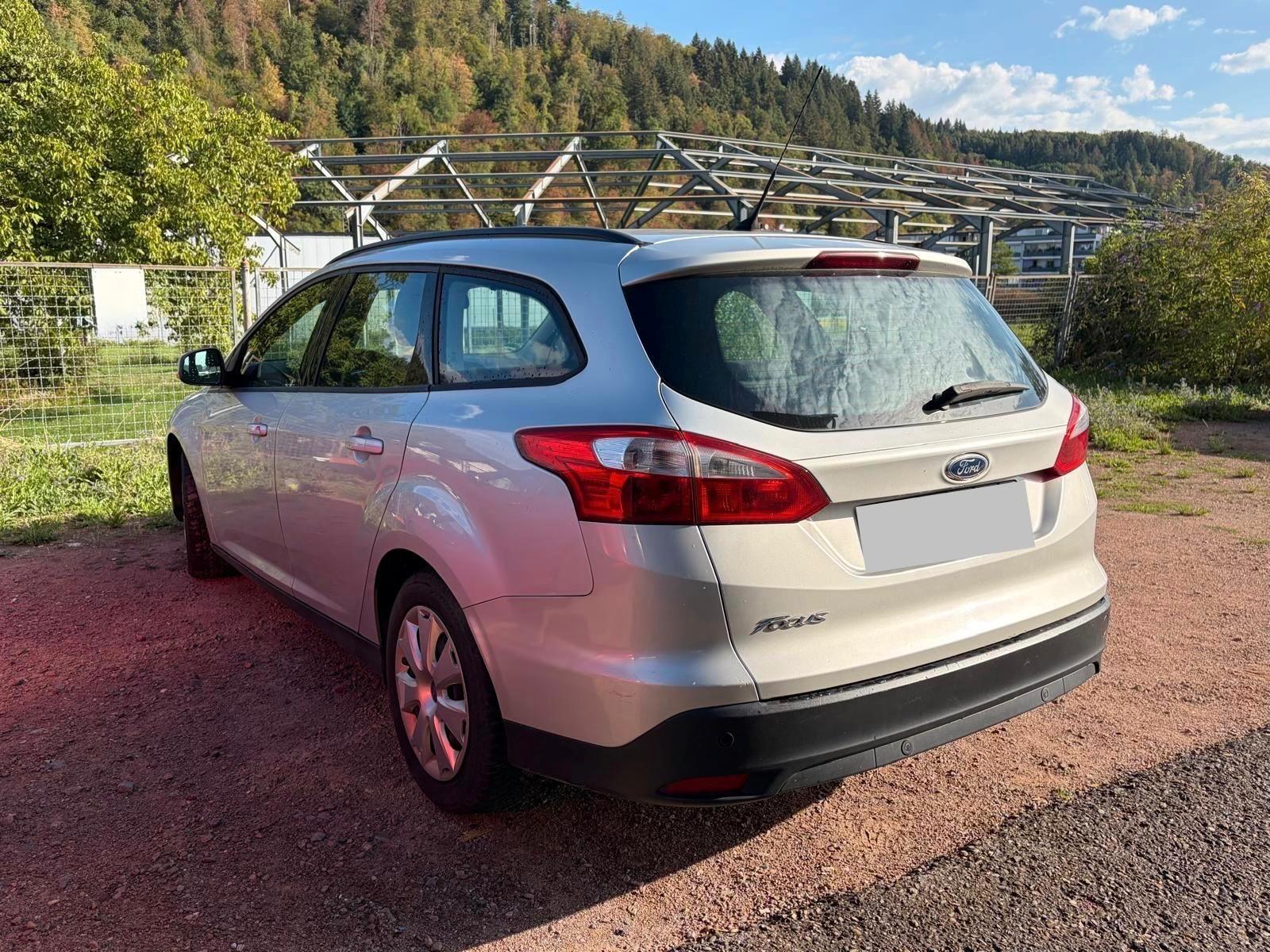 Ford Focus 2014 — interior