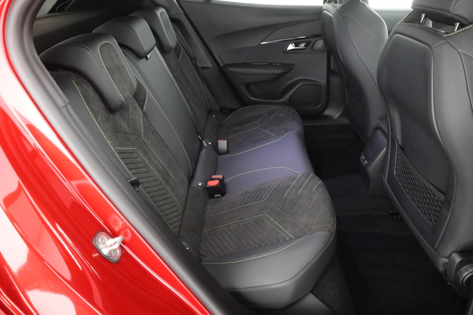Peugeot 2008 GT 1.2 Hybrid 145 Aut. LED ACC Navi