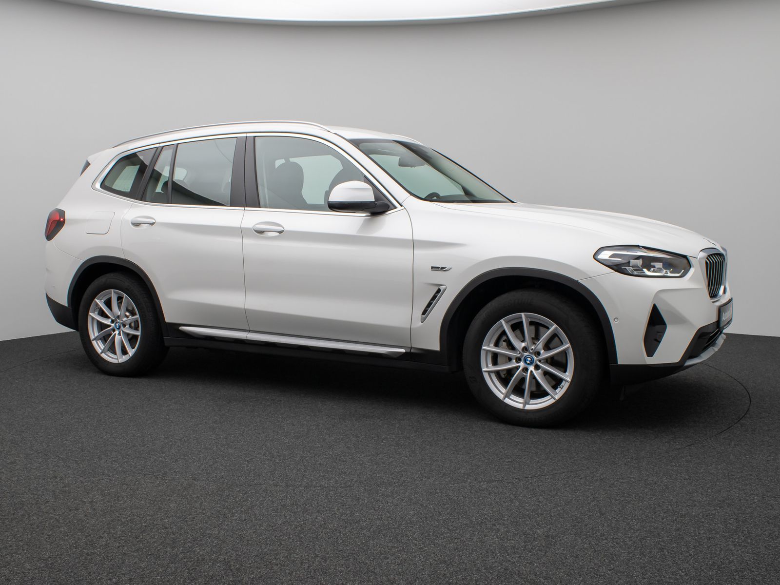 Fahrzeugabbildung BMW X3 xD30e Kamera HUD DAB Lenkrhzg Alarm AHK Sport