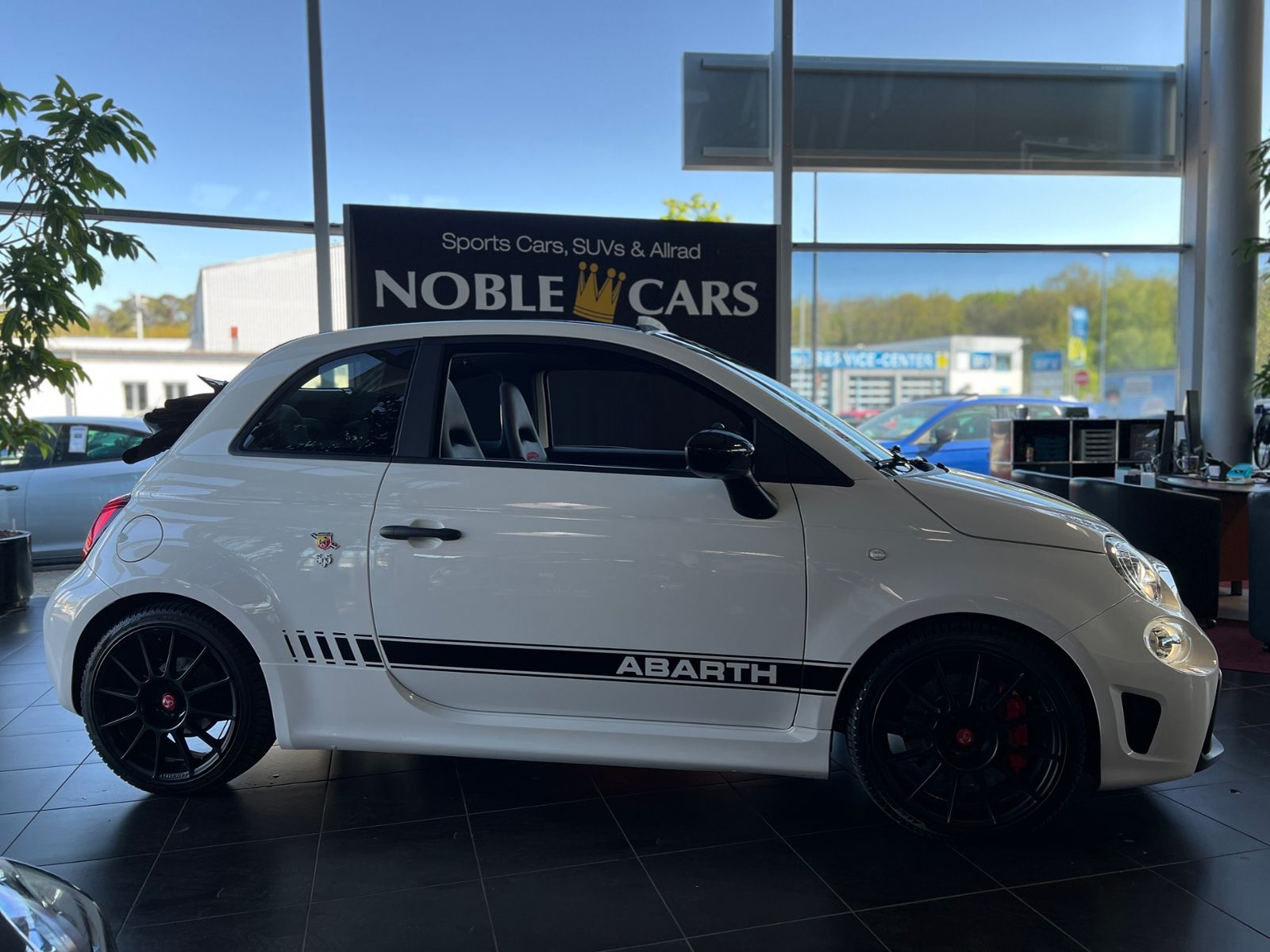 Fahrzeugabbildung Abarth 595C esseesse BEATS XENON NAVI ALU