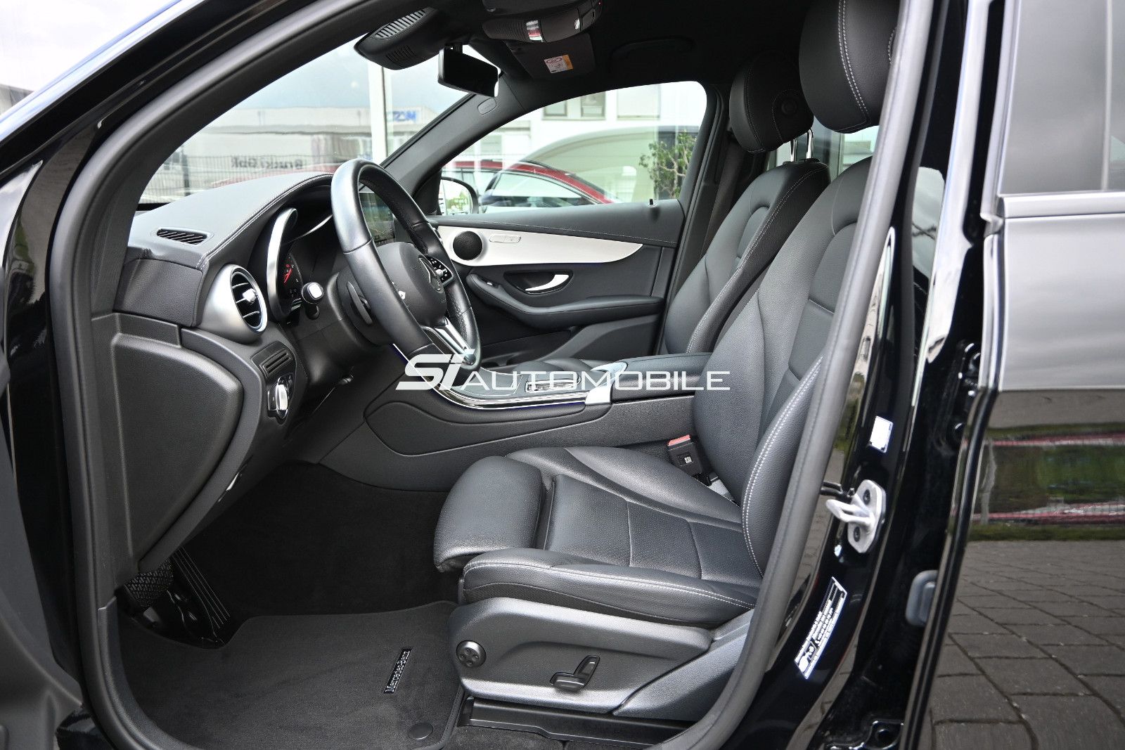 Fahrzeugabbildung Mercedes-Benz GLC 300 d 4M. Coupé NIGHT °ACC°AHK°360°STANDHEIZ