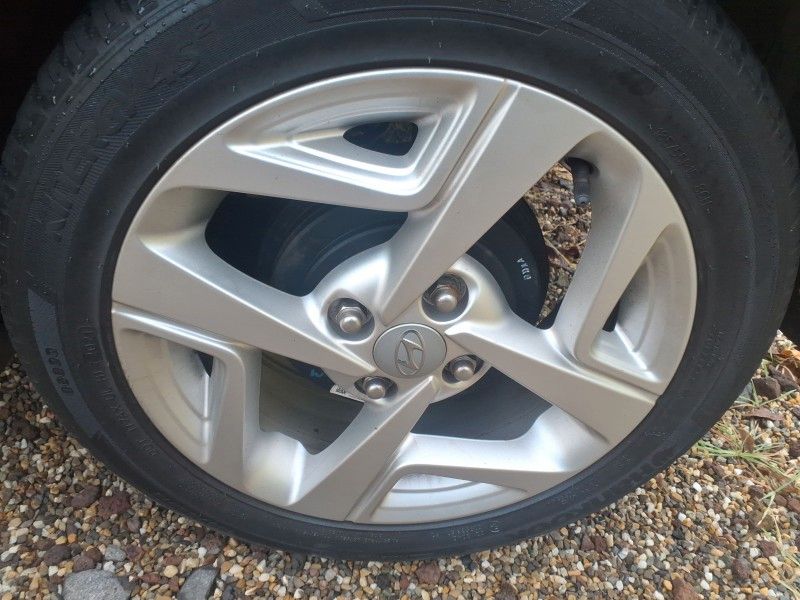 Fahrzeugabbildung Hyundai i10 1.0 EDITION30 1HD 2J-GARANTIE CARPLAY+ALU+BT