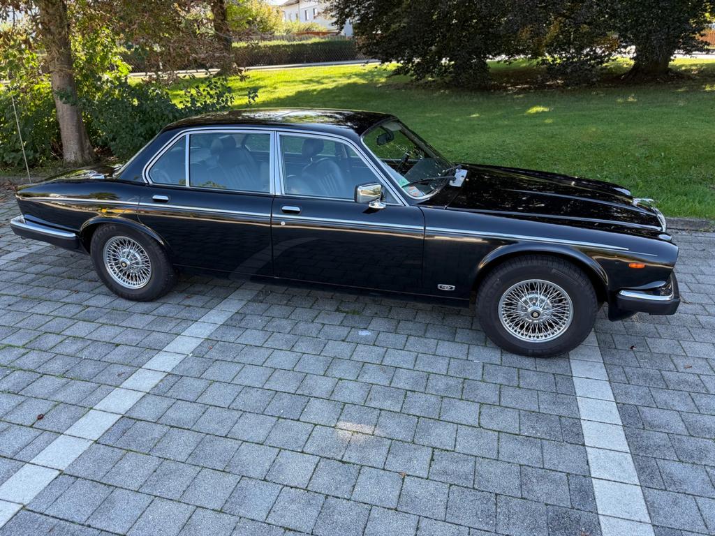 Jaguar XJ12