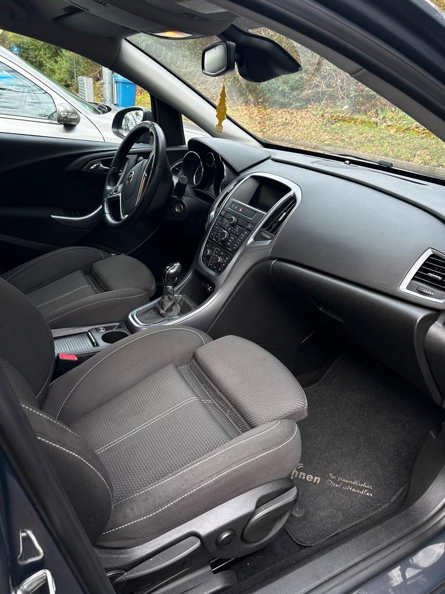 Opel Astra 2014 — фото 11