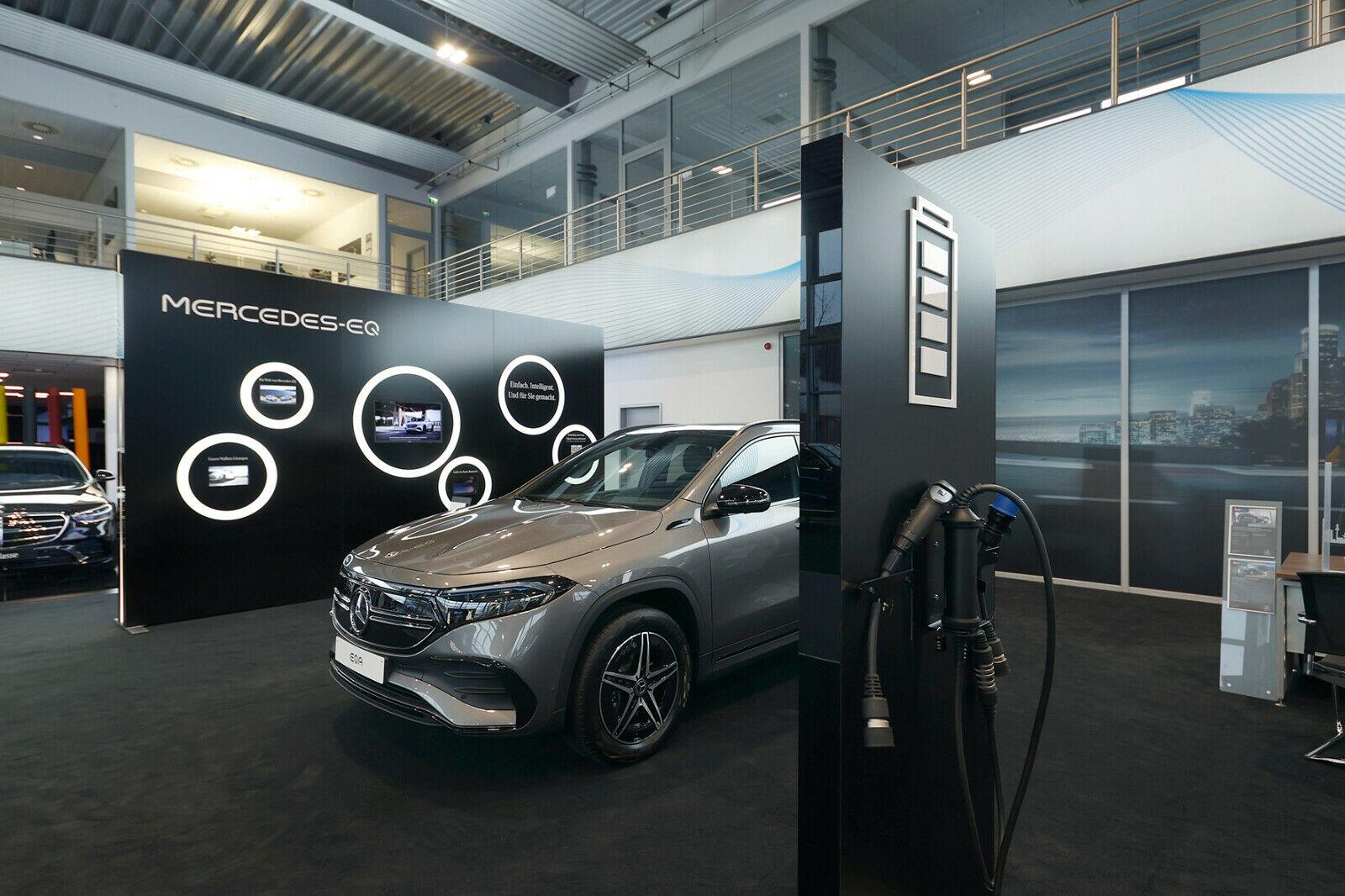 showroom-image-top