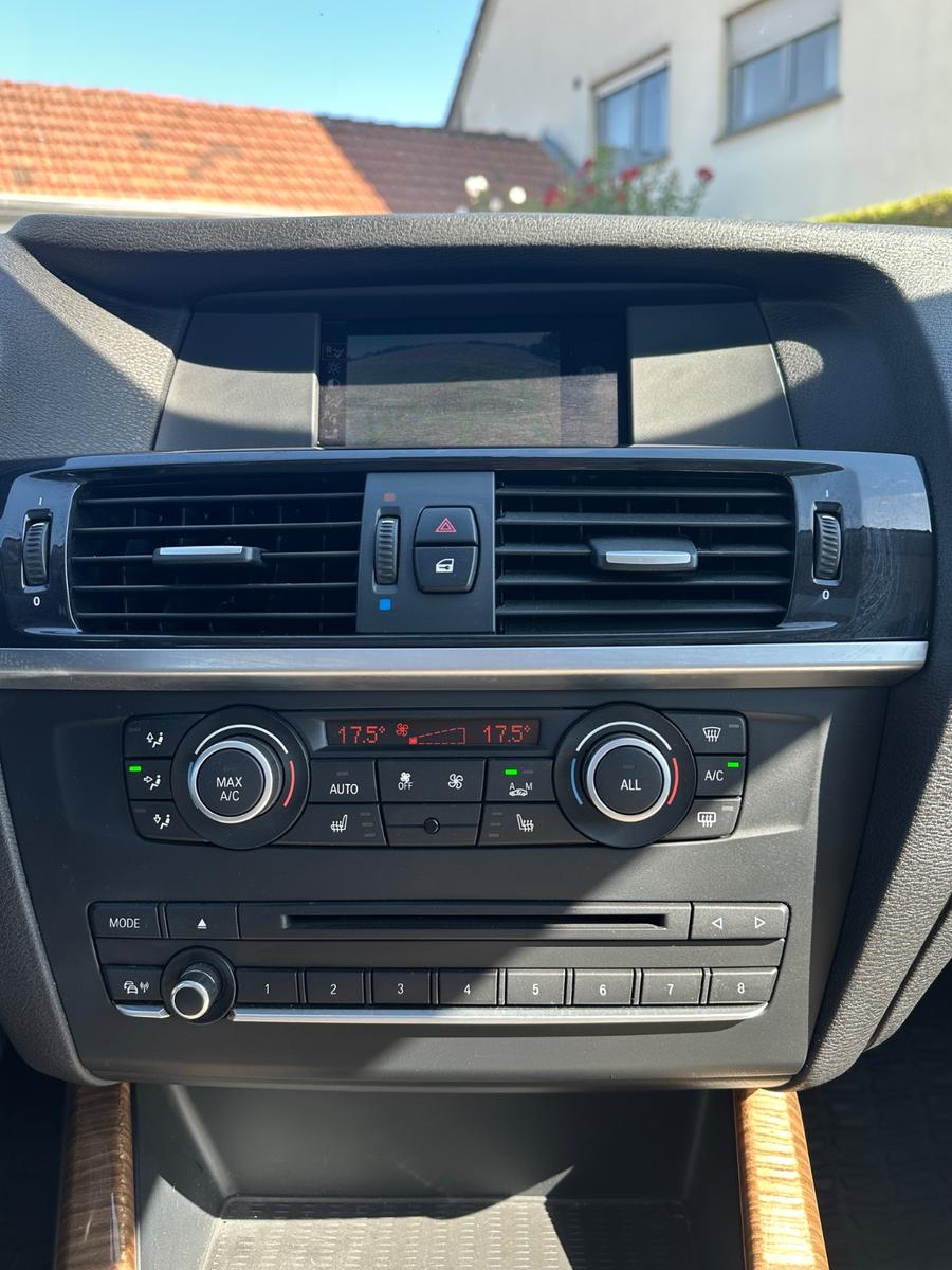 BMW X3 xDrive 20 i Automatik HUD AHK PANO Kamera