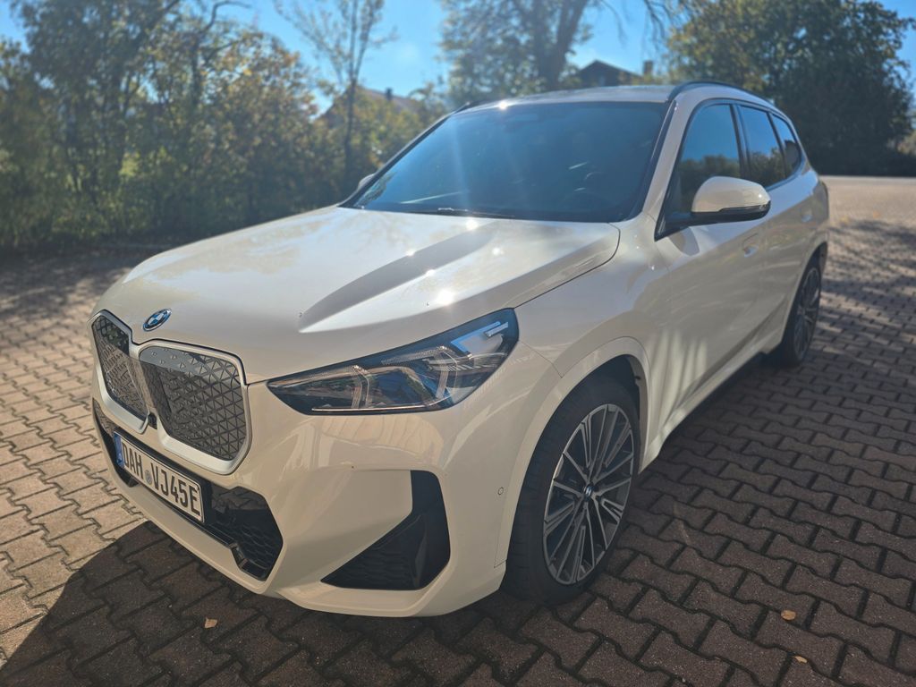 Image of BMW iX1