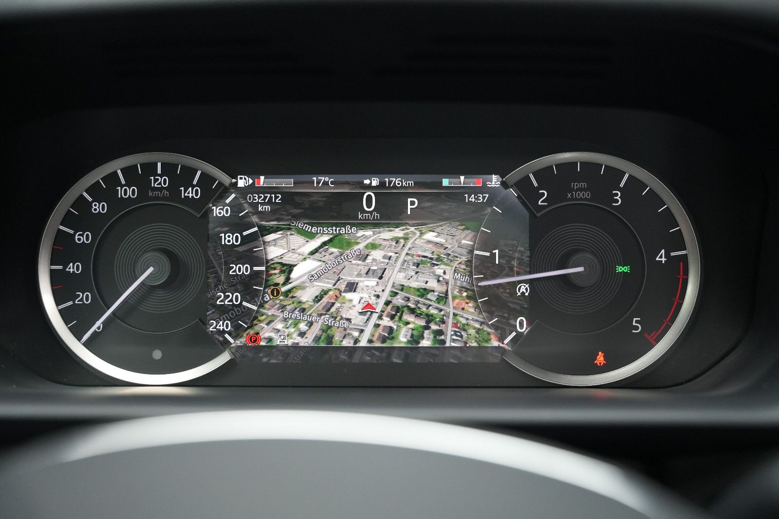 Fahrzeugabbildung Land Rover Discovery R-Dynamic AWD/7-SITZER/360'°Cam/AHK