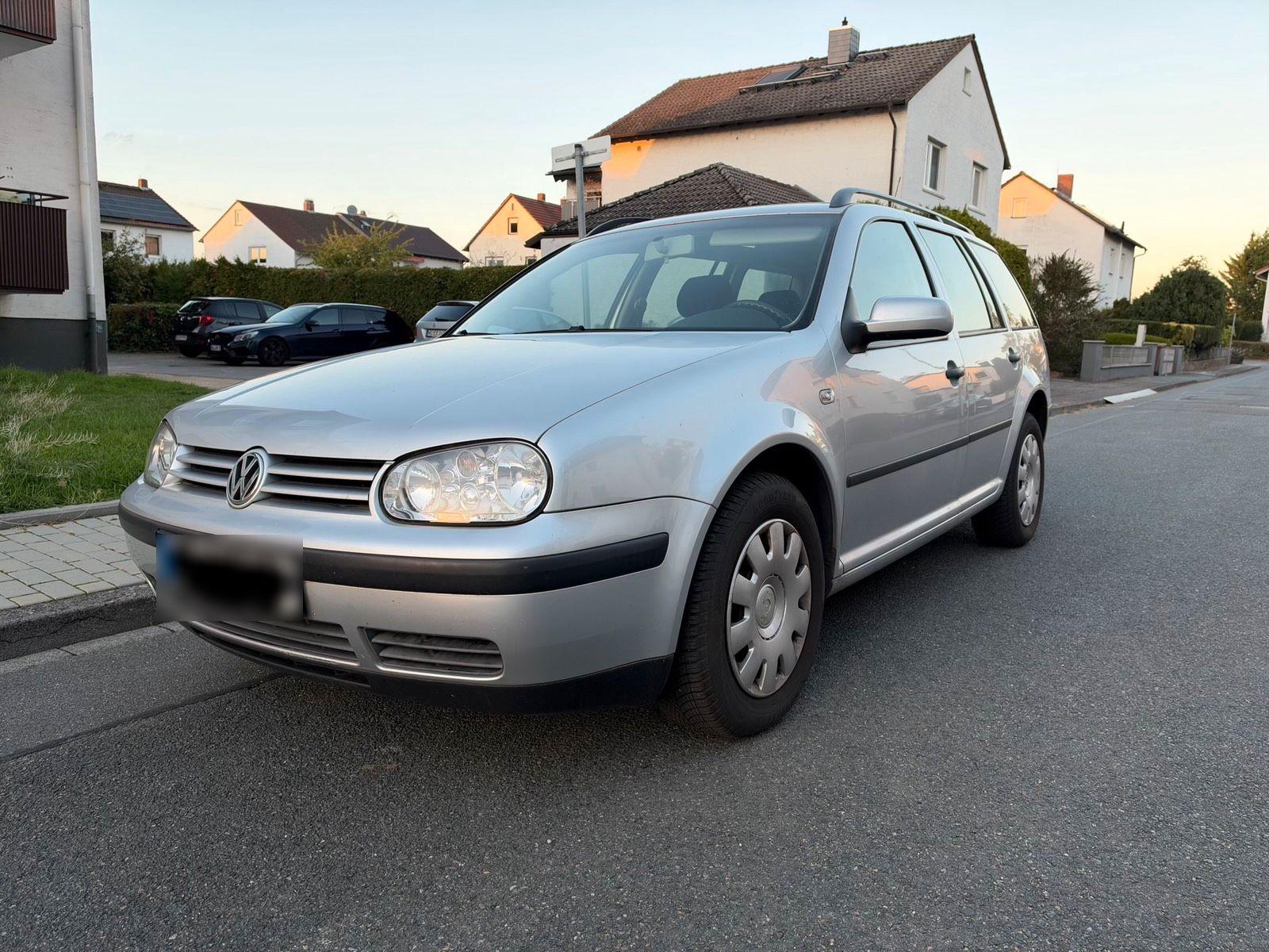 Volkswagen Golf 2004 — interior