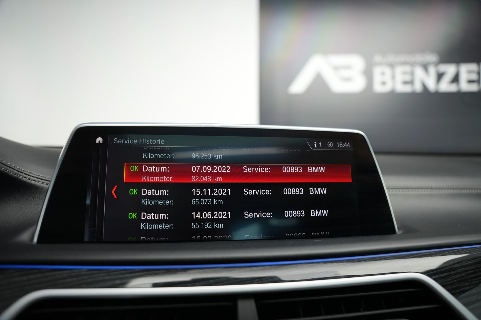 Fahrzeugabbildung BMW 750 750 xDrive*M-Paket*S-Dach*Bowers&Wilkins*HUD